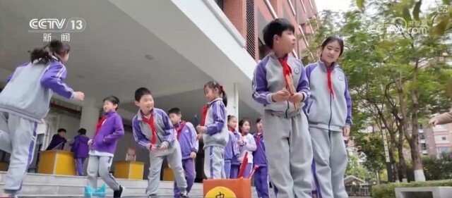 紧追利物浦